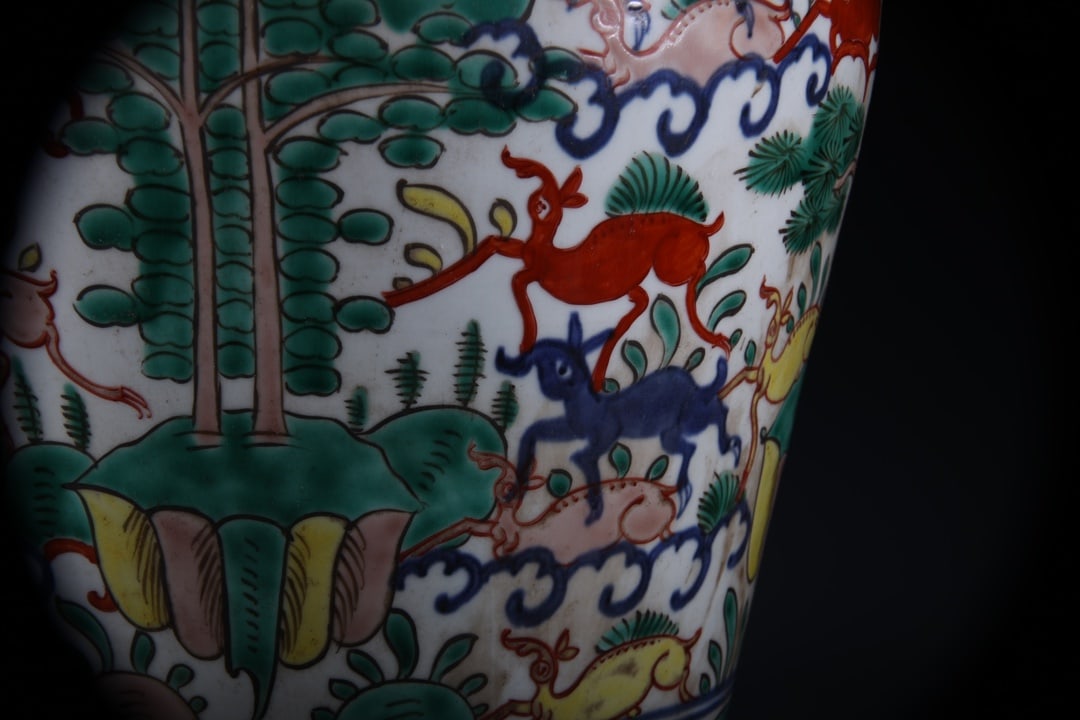 Doucai Deer Pattern Vase - 3
