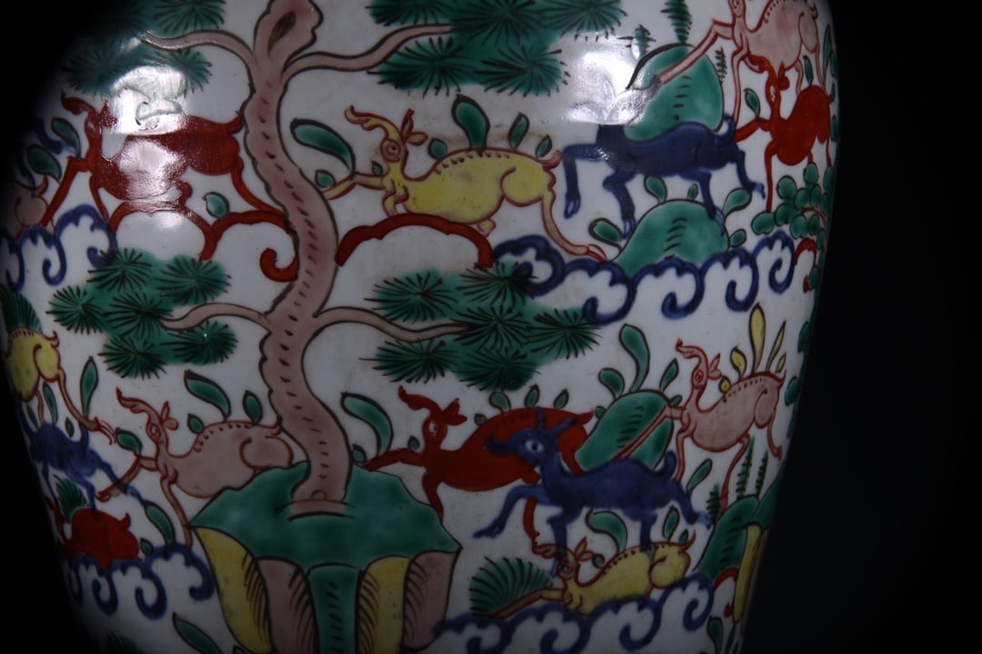 Doucai Deer Pattern Vase - 5
