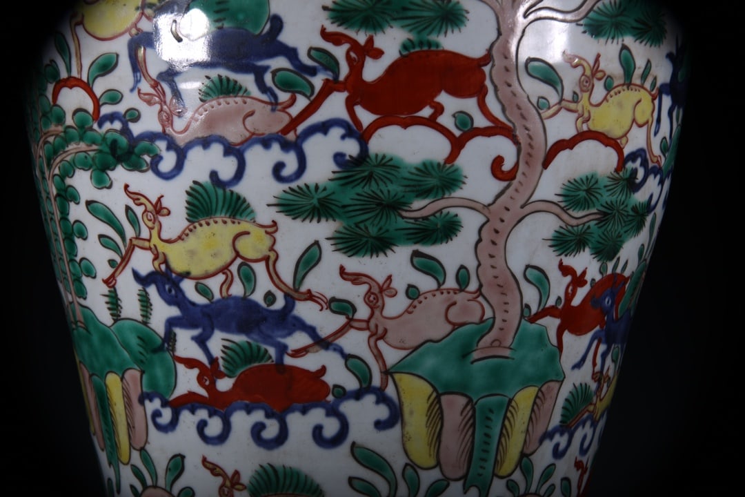 Doucai Deer Pattern Vase - 6