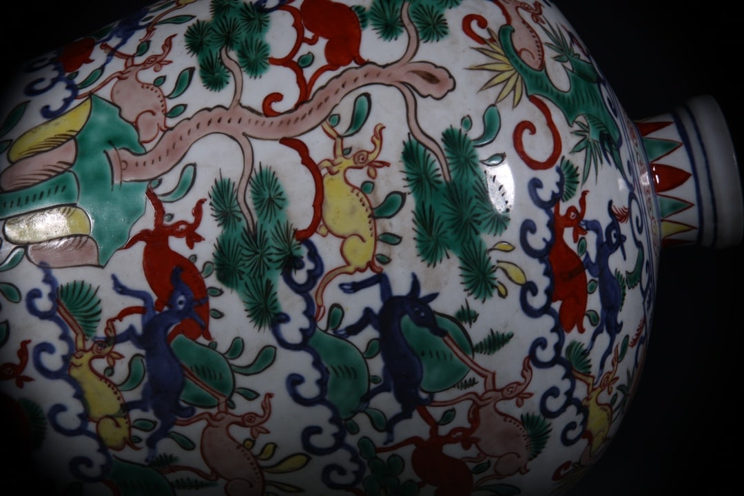 Doucai Deer Pattern Vase - 8