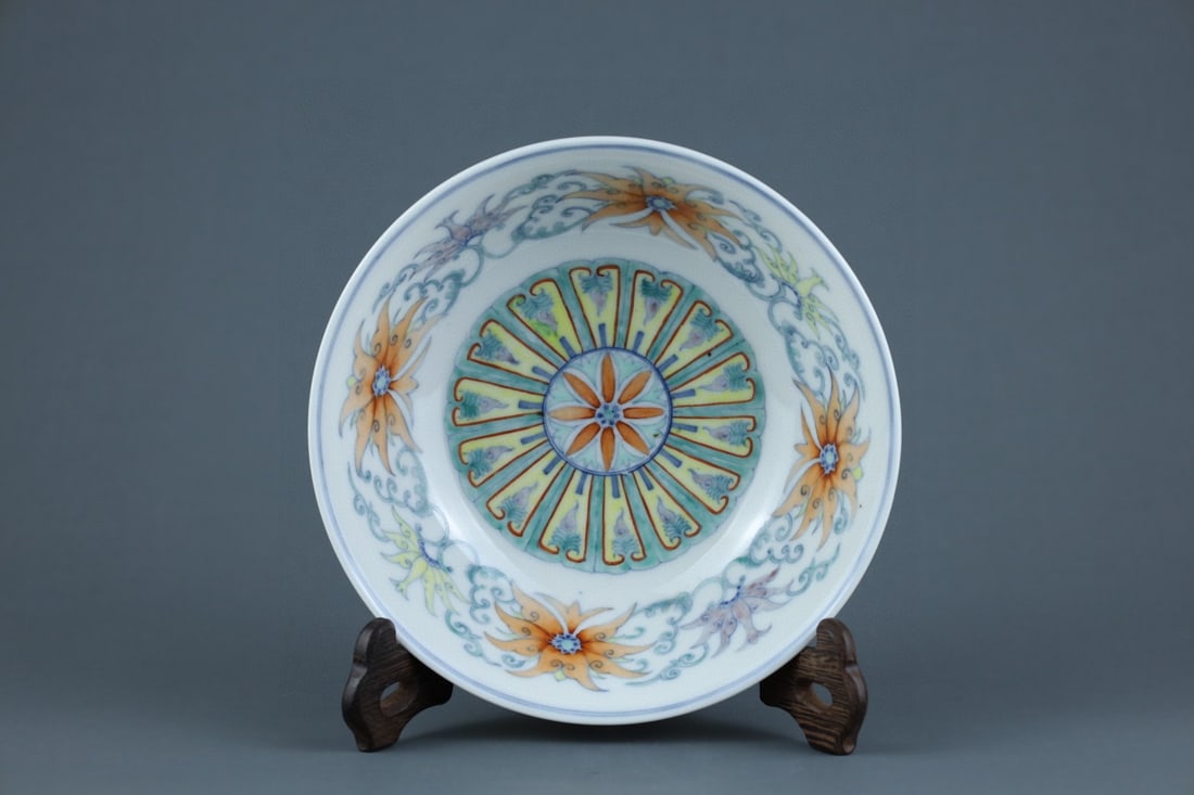 A Exquisite Doucai Lotus Pattern Bowl: A Exquisite Doucai Lotus Pattern Bowl,Qing Dynasty, China,Xianfeng Six-character Mark,Size:6cmx18cm ????????,???,????