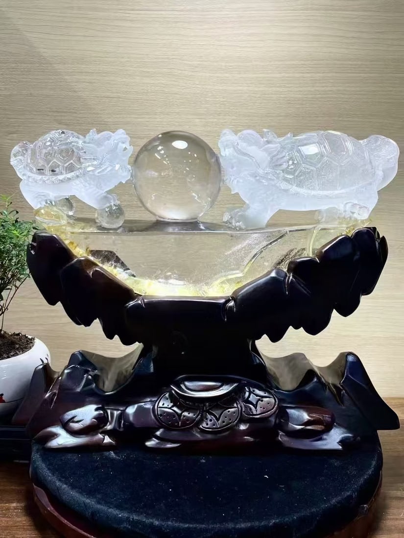 A Exquisite Crystal Carved Tortoise Ornament: A Exquisite Crystal Carved Tortoise Ornament,Size:34cmx15.5cmx9cm ????????