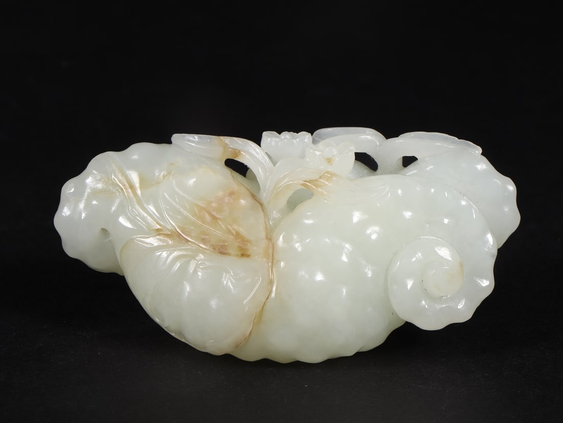 A Exquisite Hetian Jade Lotus Leaf-Shaped Ornament: A Exquisite Hetian Jade Lotus Leaf-Shaped Ornament,Qing Dynasty,China,Size:7.1cmx3.8cmx2.6cm,Weight:72g ???????????,????