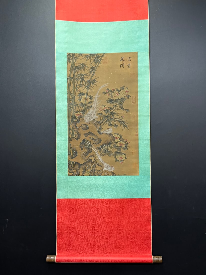 A Chinese Vertical Scroll Ink Painting of Flower and Bird on Silk: A Chinese Vertical Scroll Ink Painting of Flower and Bird on Silk,Song Dynasty, China,Wu Yuanyu,without frame size:37cmx65cm ?????????????,????,????