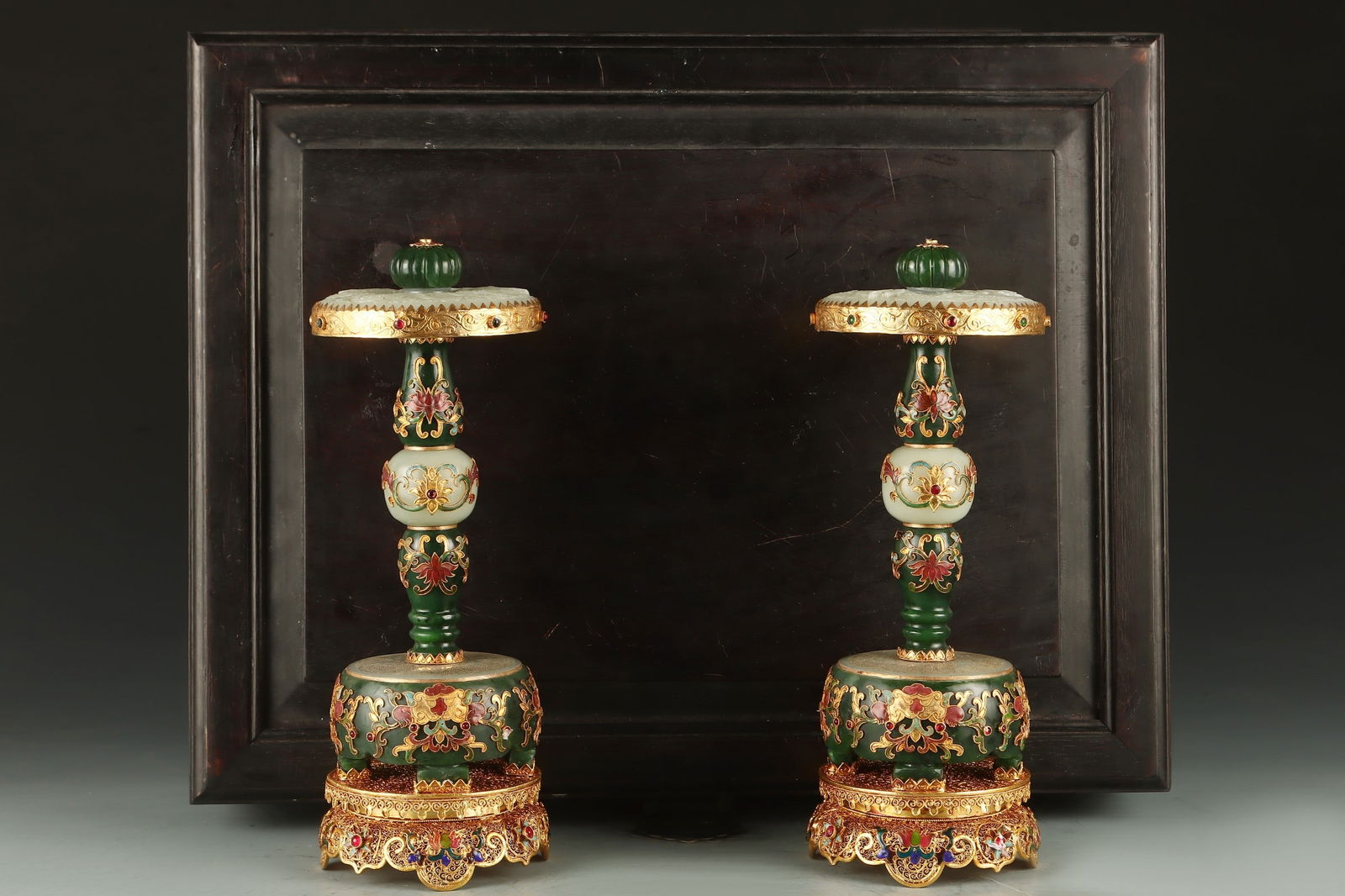 A pair of Exquisit Filigree Gilt Inlaid Hotan Jade Hatstand: A pair of Exquisit Filigree Gilt Inlaid Hotan Jade Hatstand,Qing Dynasty, China,Qianlong Four-character Mark,Size:30cmx10cm,Weight:2720g ???????????????,????,?????