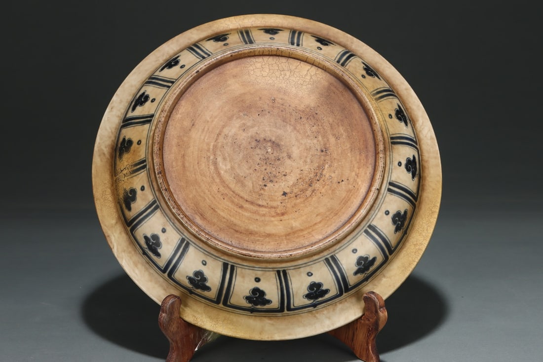 A Exquisite Blue and White Figures Pattern Plate - 6