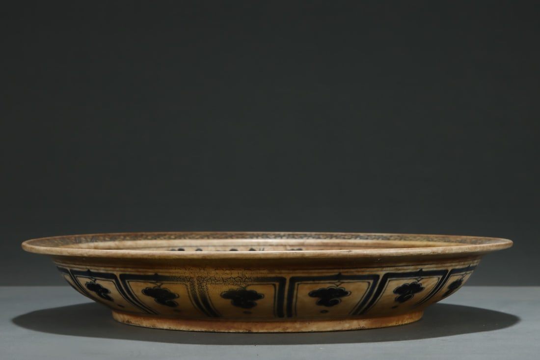 A Exquisite Blue and White Figures Pattern Plate - 8