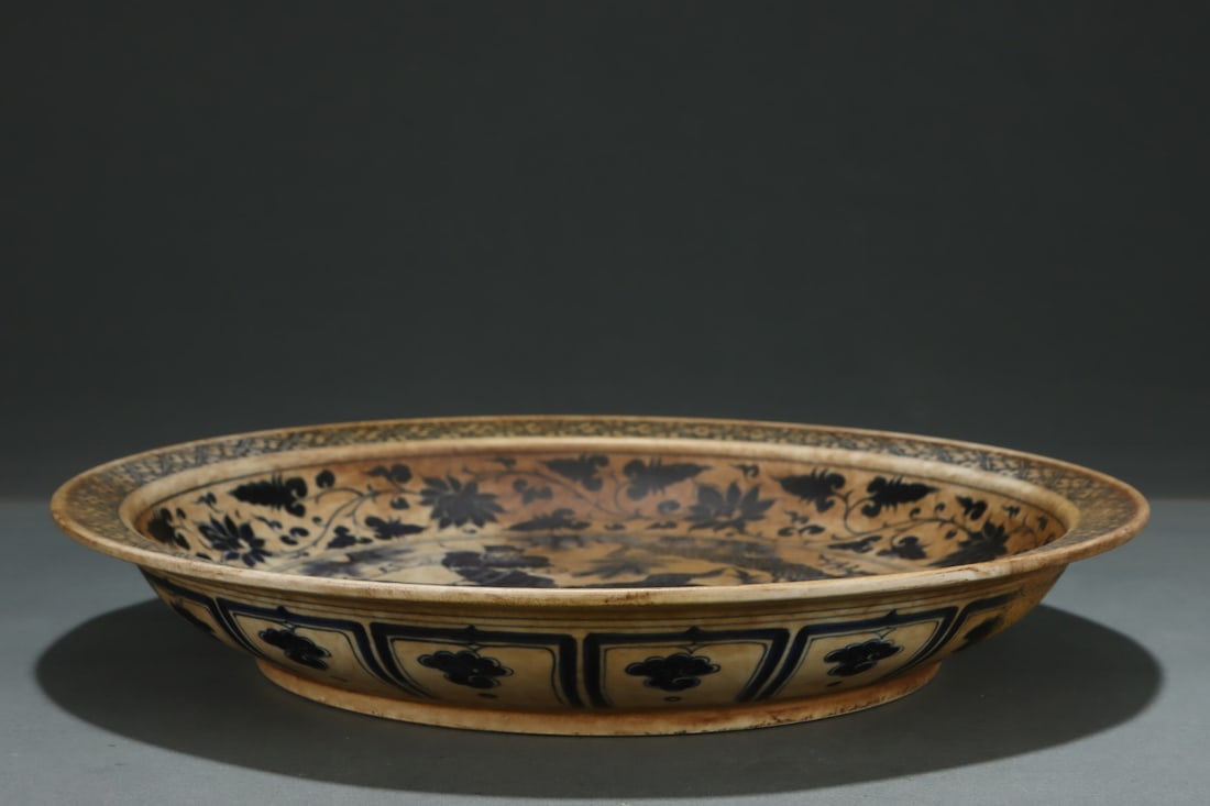 A Exquisite Blue and White Figures Pattern Plate - 9