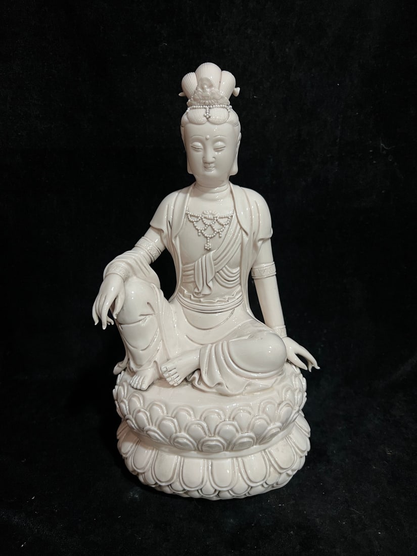 A Exquisite Blan De Chine Guanyin Ornament: A Exquisite Blan De Chine Guanyin Ornament,Ming Dynasty, China,With Mark,Size:39cm ???????,????,??