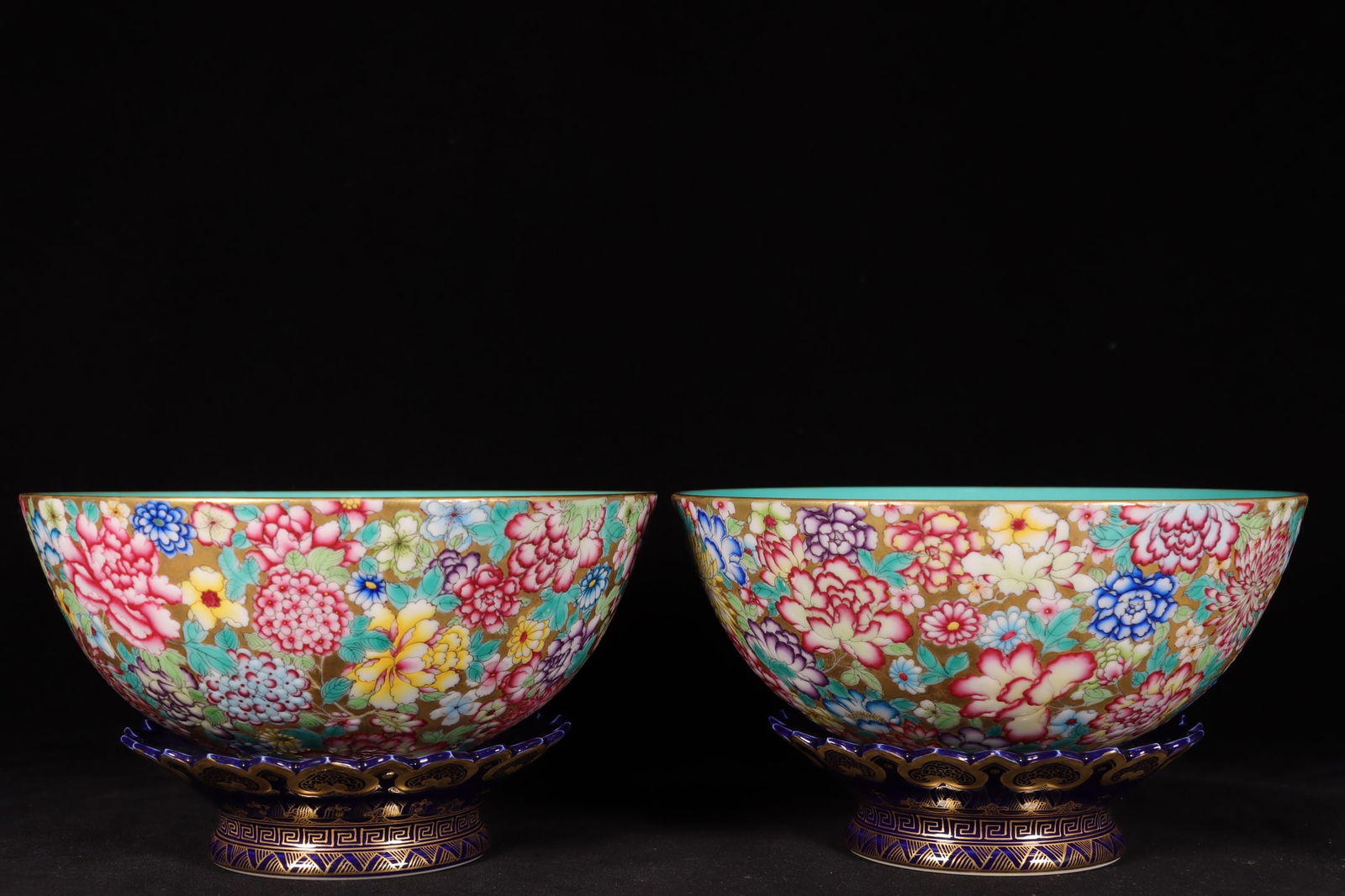 A pair of Exquisite Gold Ground Famille-Rose Flower Pattern Bowl: A pair of Exquisite Gold Ground Famille-Rose Flower Pattern Bowl,Qing Dynasty, China,Qianlong Six-character Mark,Size:10.5cmx18.5cm ???????????,????,?????