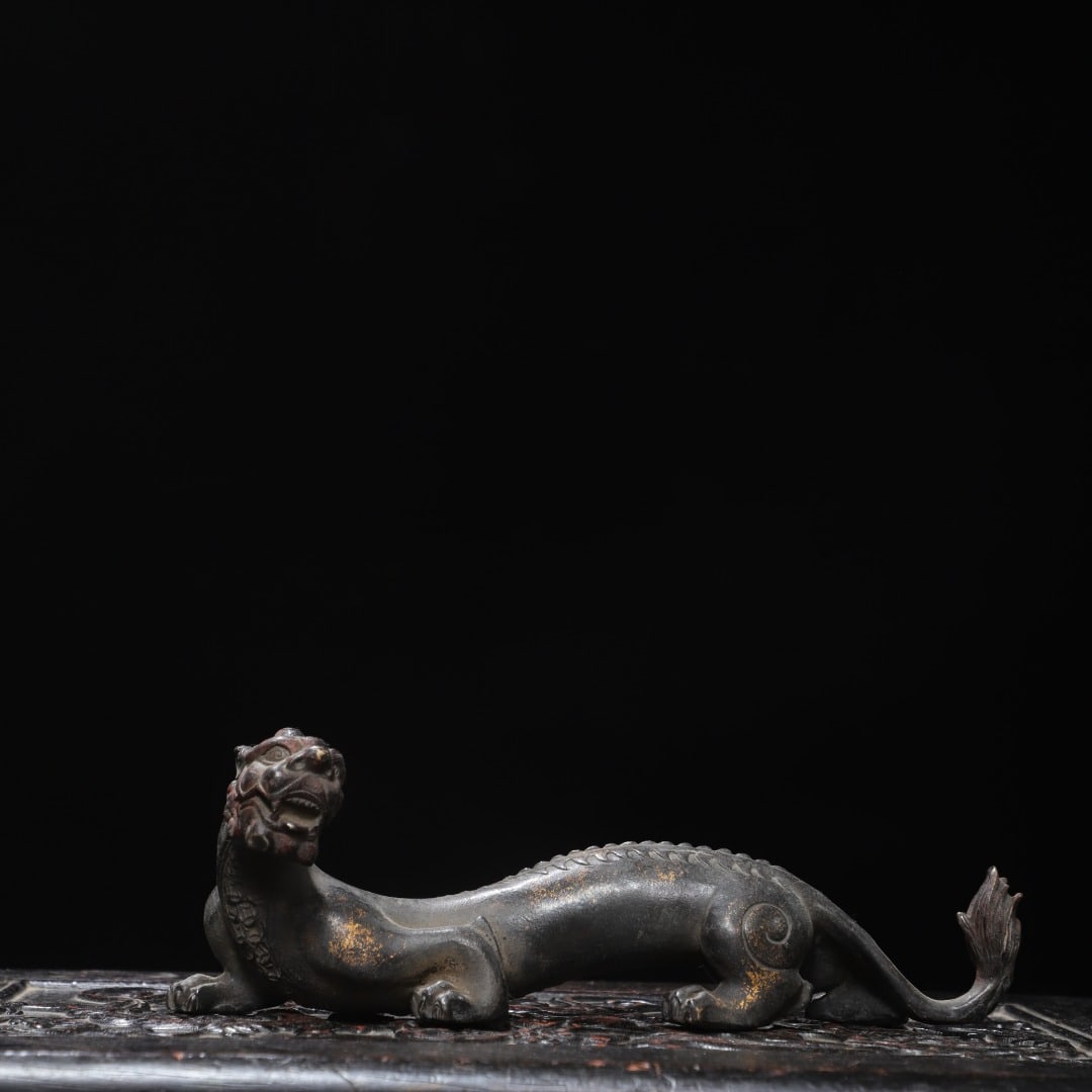 A Exquisite Gold Overlaid Bronze Auspicious Beast Ornament: A Exquisite Gold Overlaid Bronze Auspicious Beast Ornament,Qing Dynasty, China,Size:23x7x8cm,Weight:820g ???????,????