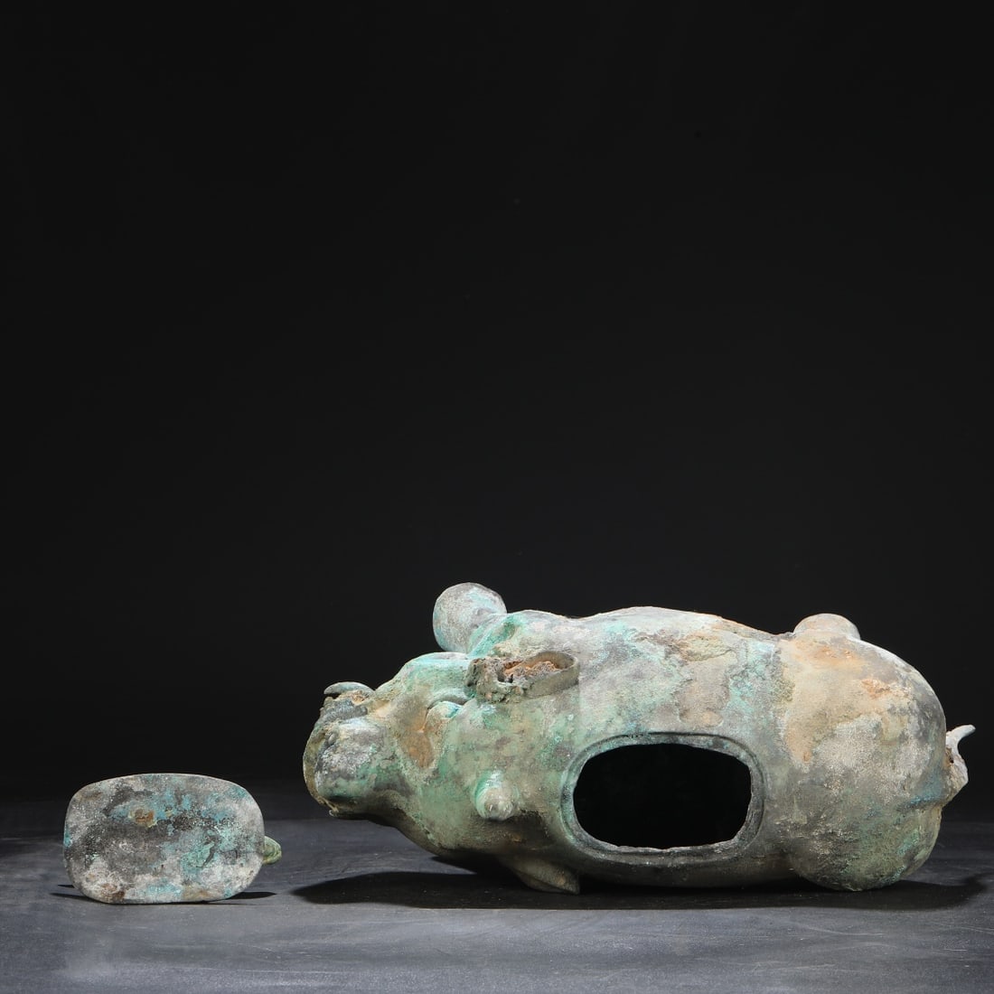 A Exquisite Bronze Auspicious Beast Vase - 5