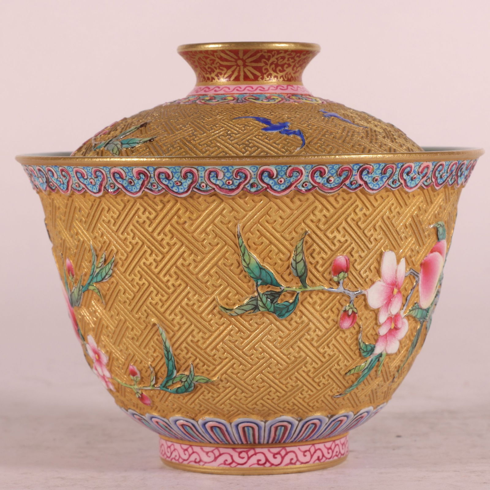 A Exquisite Enamel Gold Ground Peach Pattern Bowl - 5