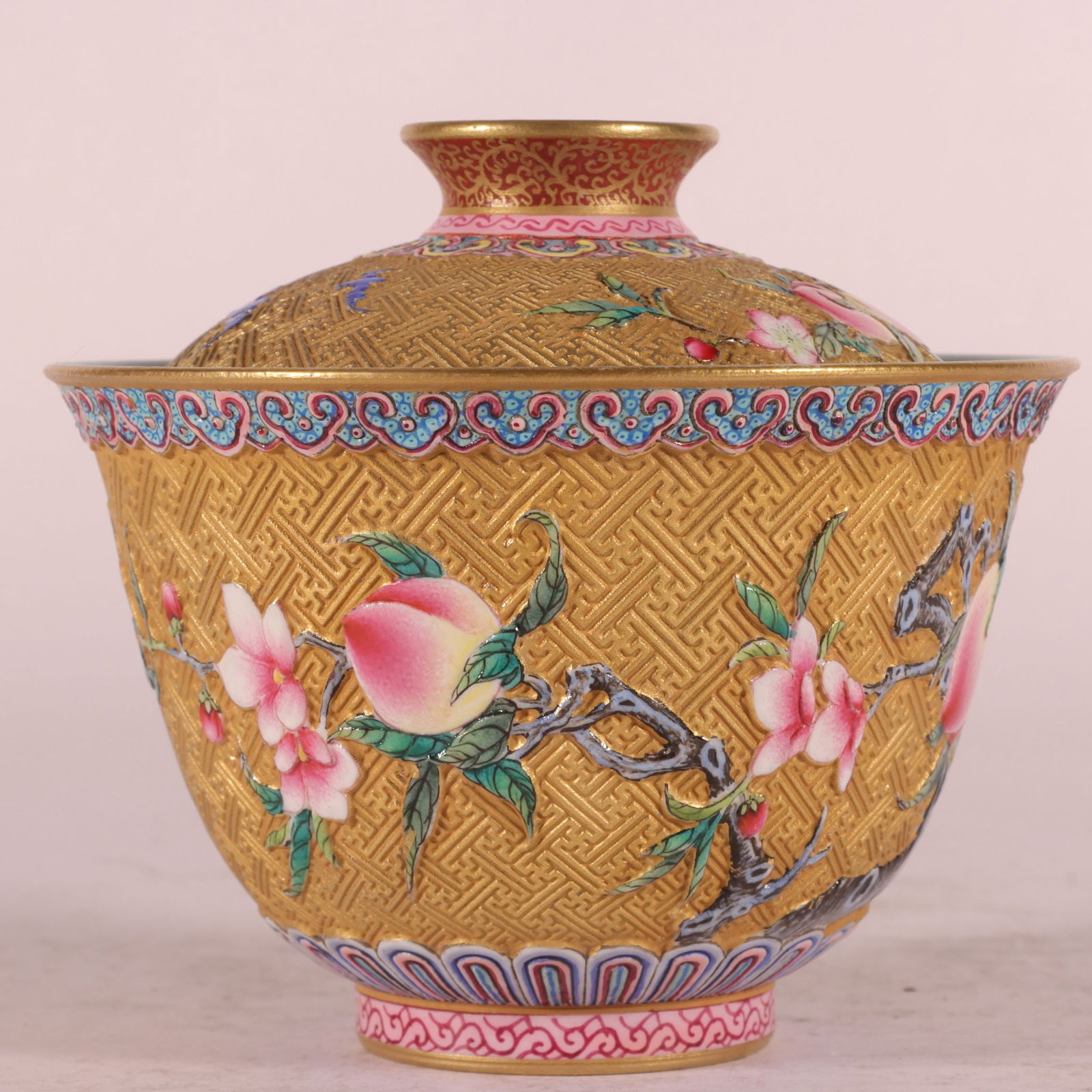 A Exquisite Enamel Gold Ground Peach Pattern Bowl - 6