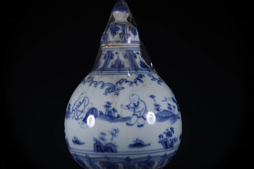 Blue and White Figures Pattern Gourd Vase - 2