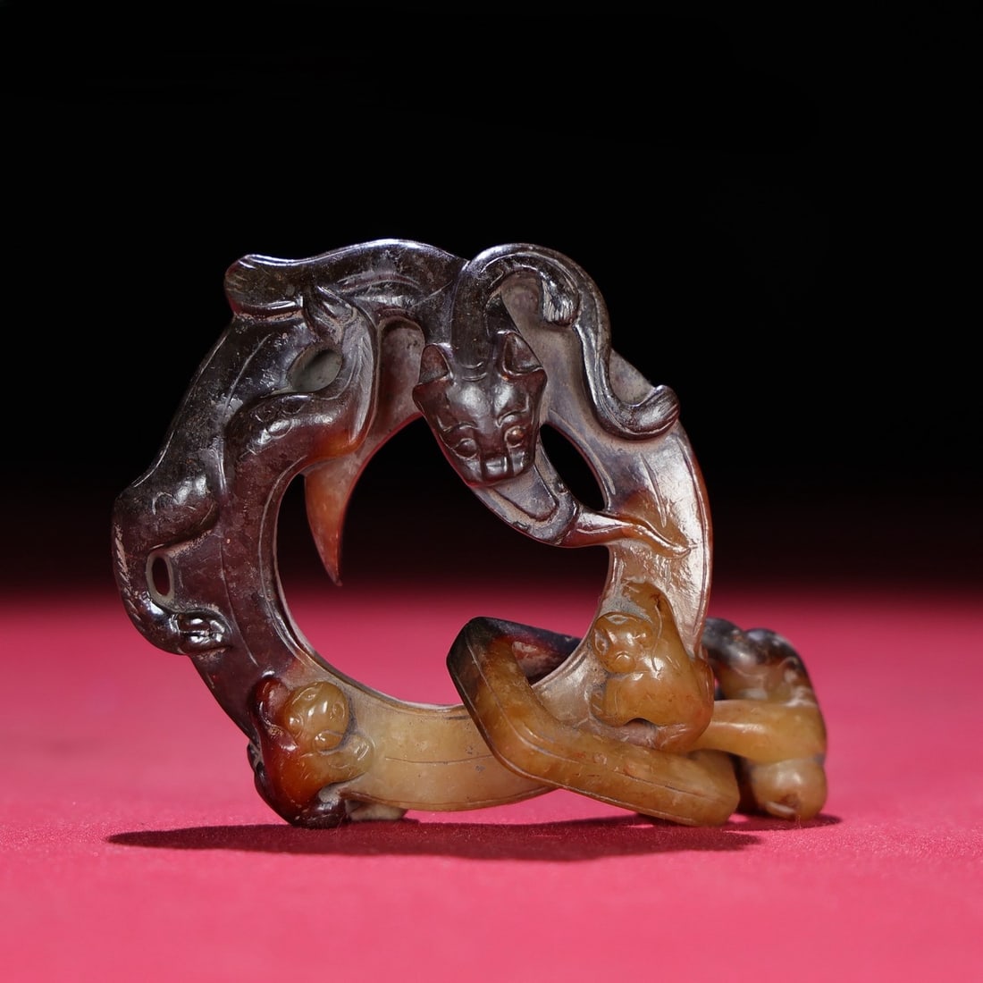 A Exquisite Hetian Jade Dragon Ornament: A Exquisite Hetian Jade Dragon Ornament,Han Dynasty, China,Size:8cmx5.7cmx1.7cm,Weight:54g ??????,????