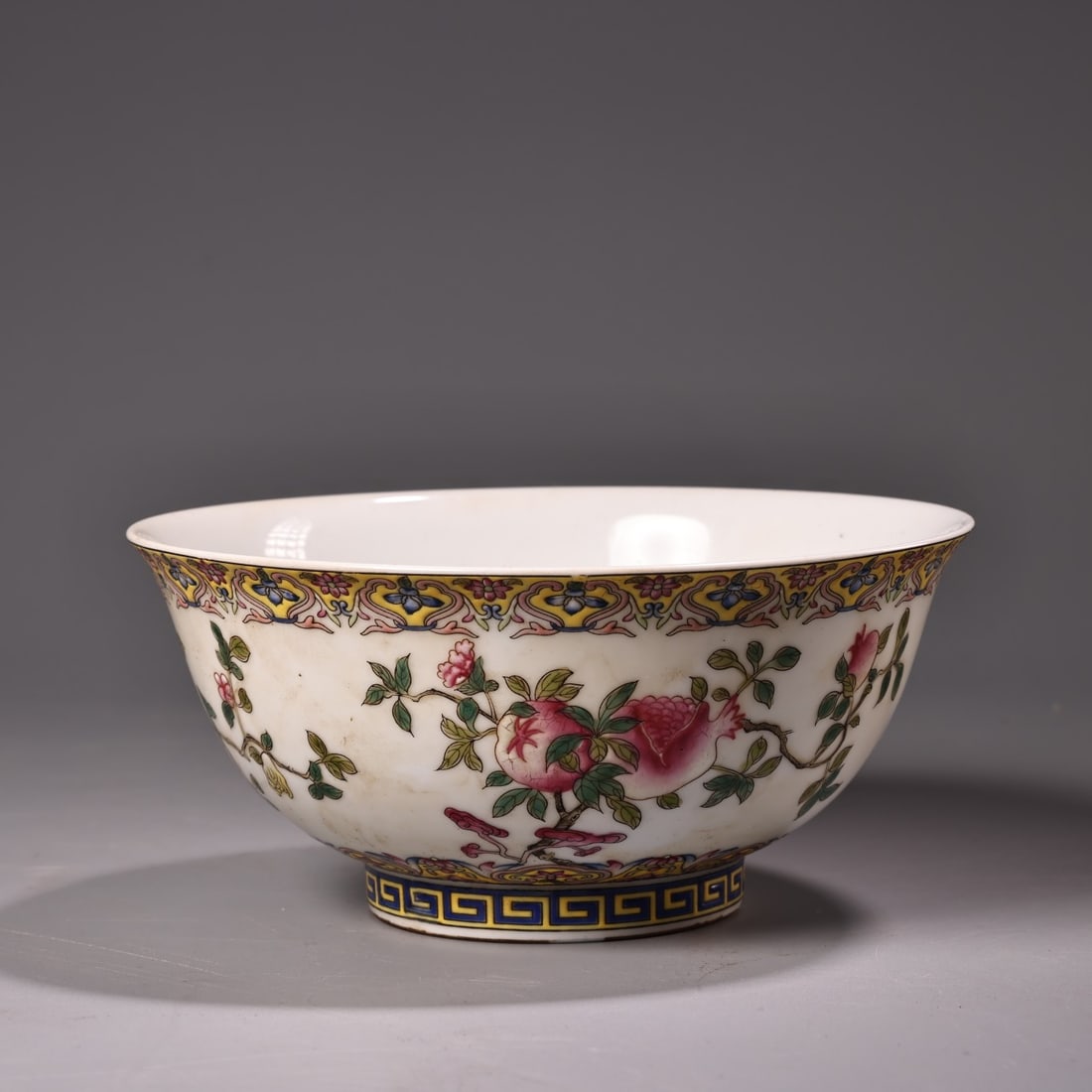 A Exquisite Famille-Rose Pomegranate Pattern Bowl: A Exquisite Famille-Rose Pomegranate Pattern Bowl,Qing Dynasty, China,Kangxi Four-character Mark,Size:7cmx15.5cm,Weight:240g ??????,????,?????