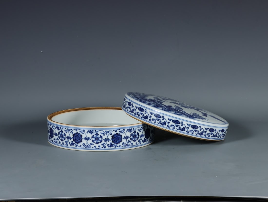 A Exquisite Blue and White Lotus Figures Pattern Box - 3