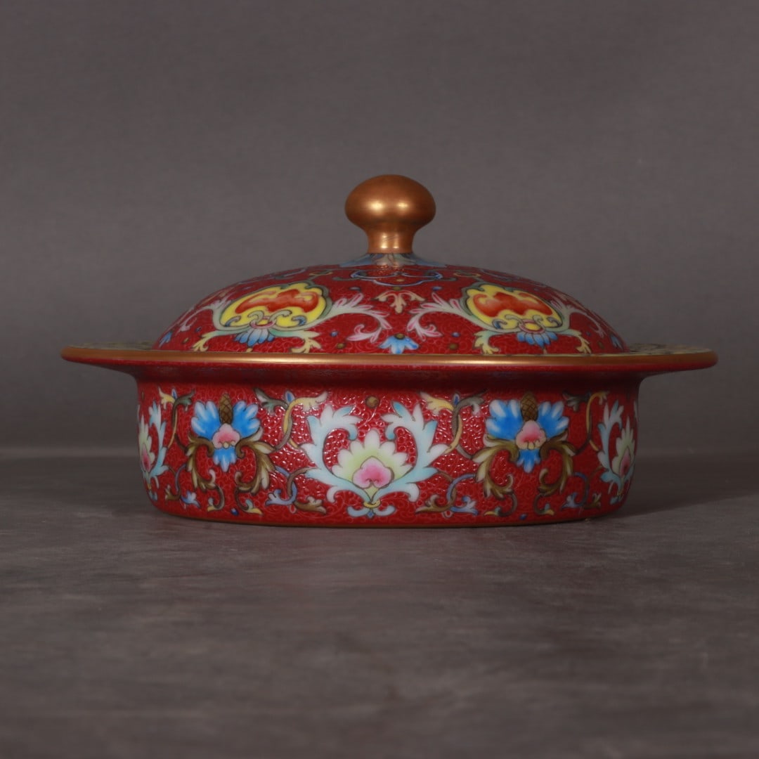 A Exquisite Enamel Painted Gold Flower Pattern Box - 2