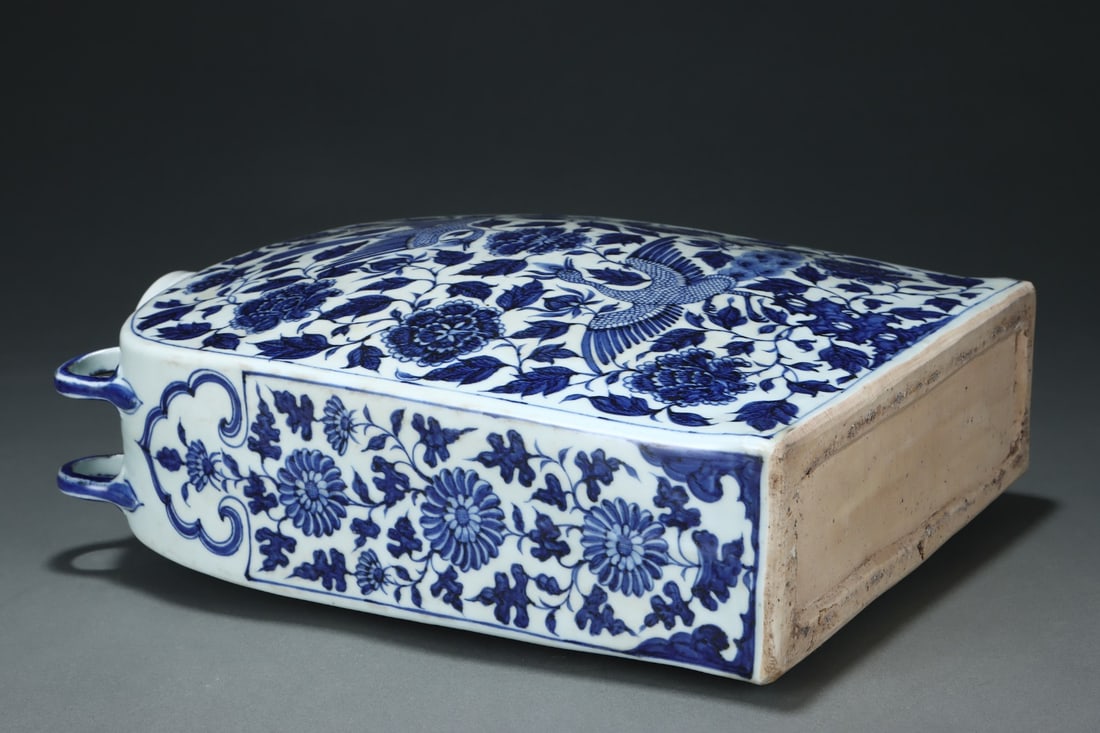 A Exquisite Blue and White Kylin Pattern Ewer - 8