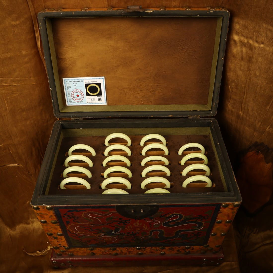 A Set of Exquisite Luminous Stone Bracelets: A Set of Exquisite Luminous Stone Bracelets,Qing Dynasty, China,Size:(Bracelets)6.0cm,Weight:60g ???????,????