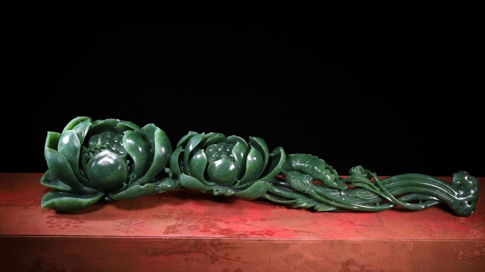 A Exquisite Hotan Jasper Ruyi Ornament: A Exquisite Hotan Jasper Ruyi Ornament,Qing Dynasty, China,Size:44cmx9.9cmx5.6cm,Weight:1645g ?????????,????