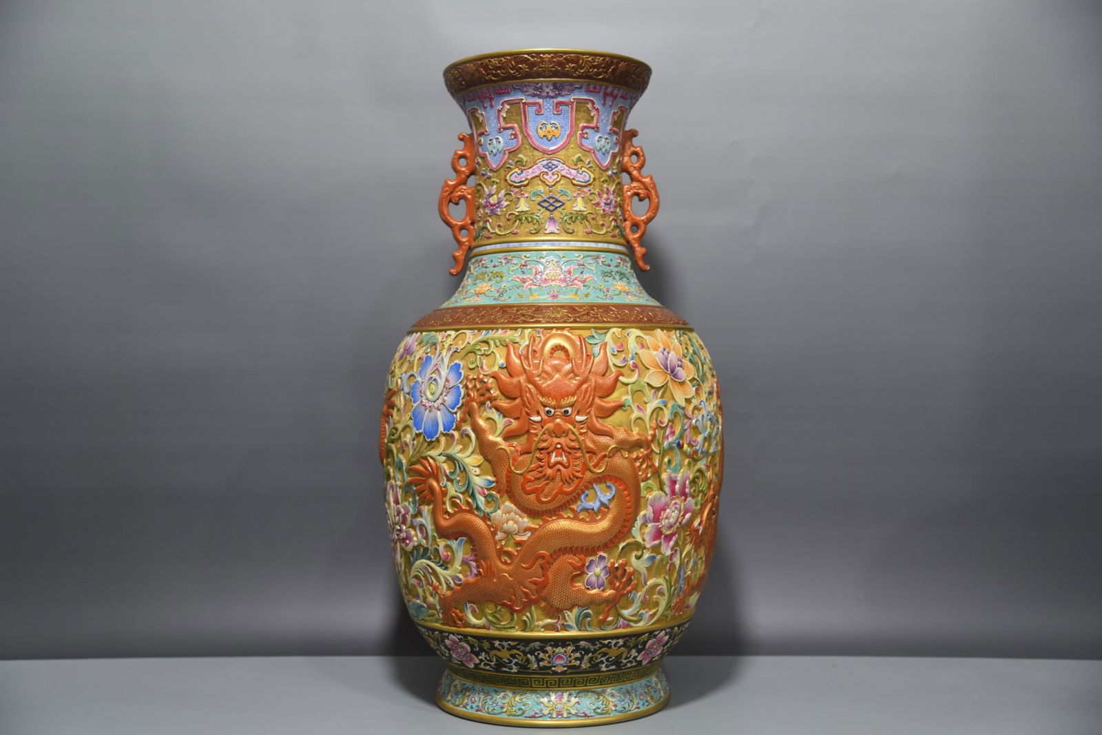 A Exquisite Enamel Iron-Red Gold Ground Dragon Pattern Double-Ears Vase: A Exquisite Enamel Iron-Red Gold Ground Dragon Pattern Double-Ears Vase,Qing Dynasty, China,Qianlong Six-character Mark,Size:50cmx16.5cmx25cm ??????????????,????,?????