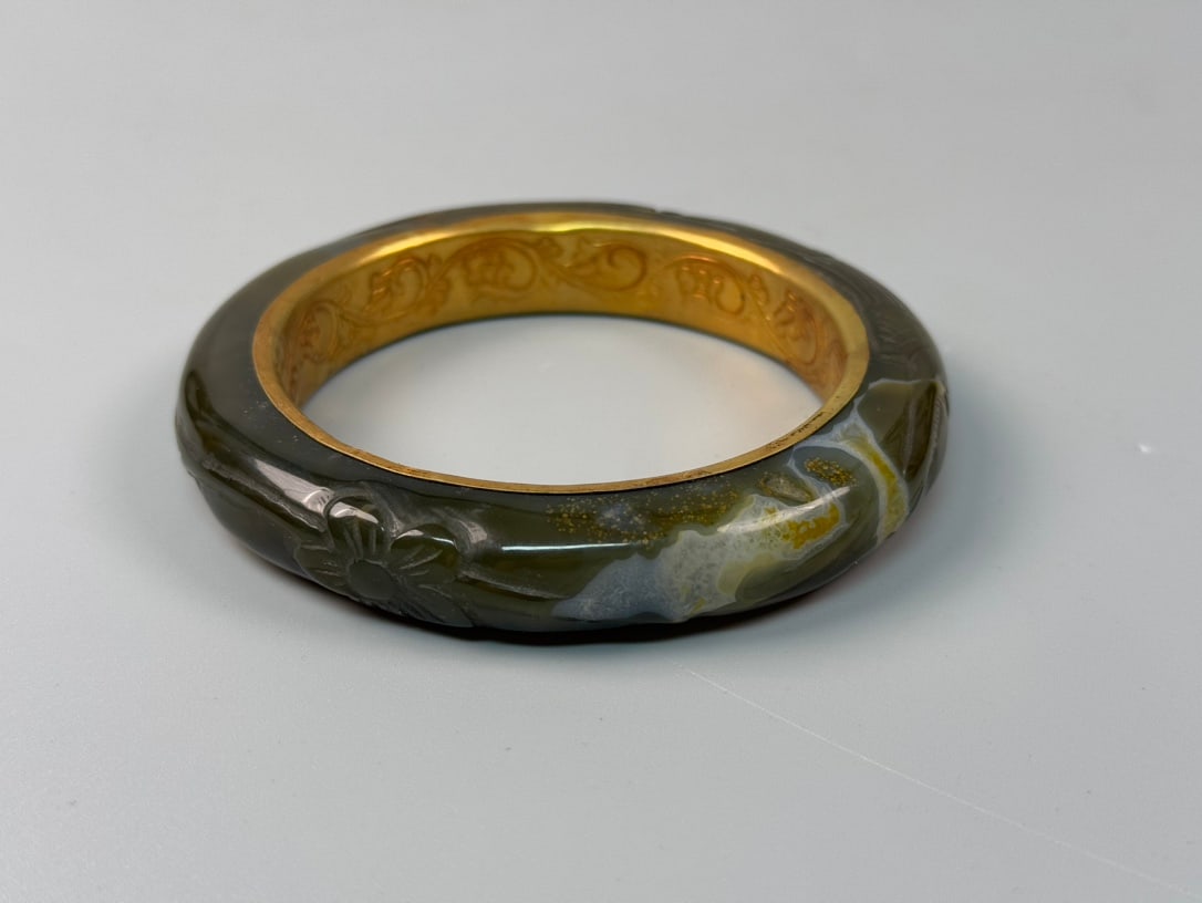 A Exquisite Agate Bracelet: A Exquisite Agate Bracelet,Qing Dynasty, China,Size:10.4cmx10.5cmx1.5cm,Weight:145g ????,????