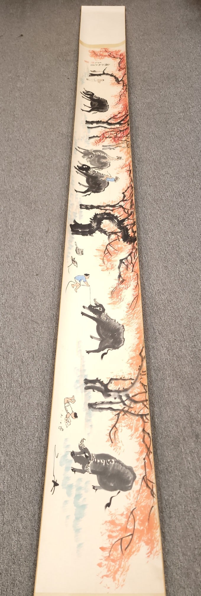 A Chinese Hand Scroll Ink Painting of Buffalo on Paper: A Chinese Hand Scroll Ink Painting of Buffalo on Paper,Modern Time of China,Li Keran,without frame size:33.5cmx323cm ?????????????,???,?????