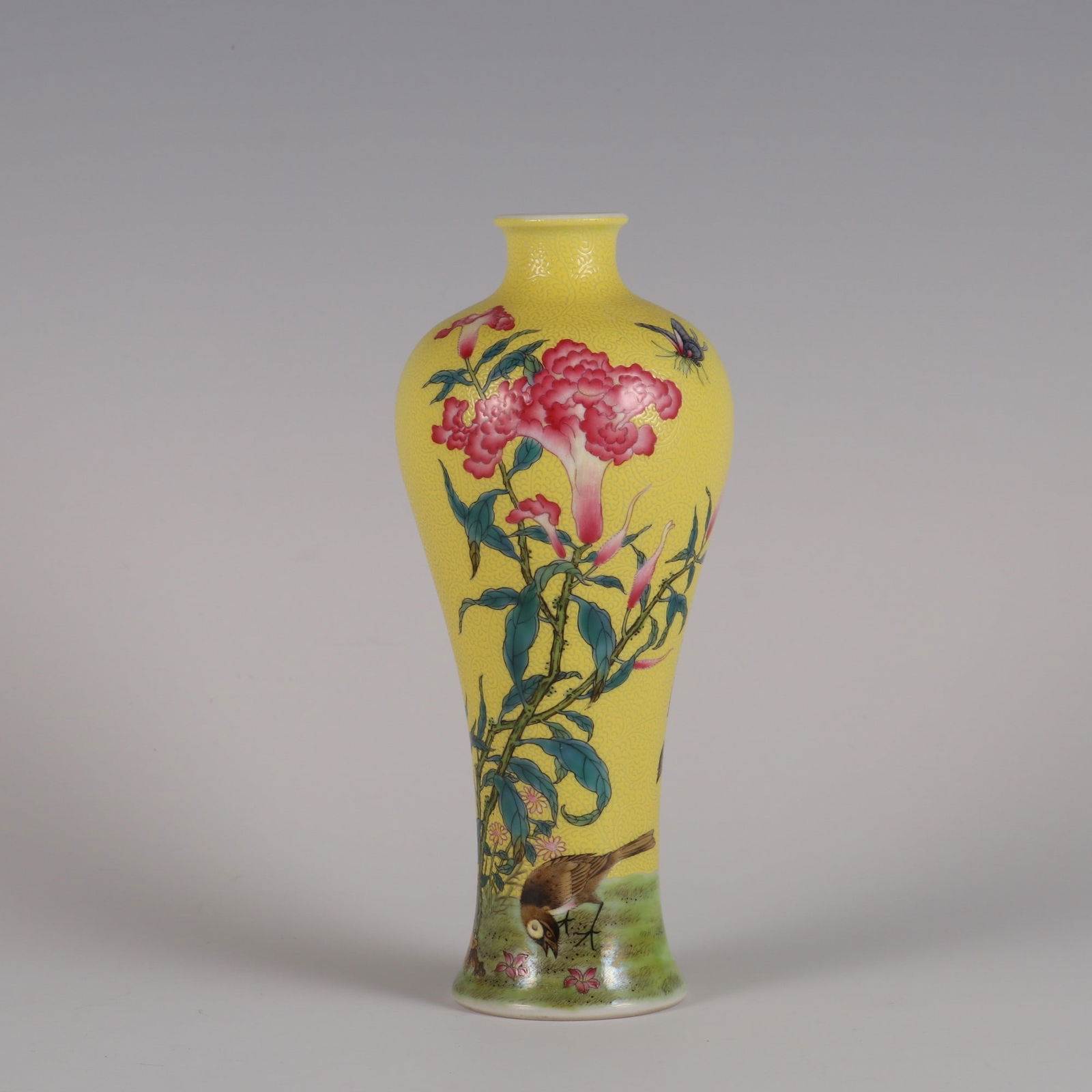 A Rare Yellow Ground Pahua Enameled Flower and Bird Pattern Vase: A Rare Yellow Ground Pahua Enameled Flower and Bird Pattern Vase,Qing Dynasty, China,Yongzheng Six-character Mark,Size:18.2cmx7.6cm ????????????,????,??????