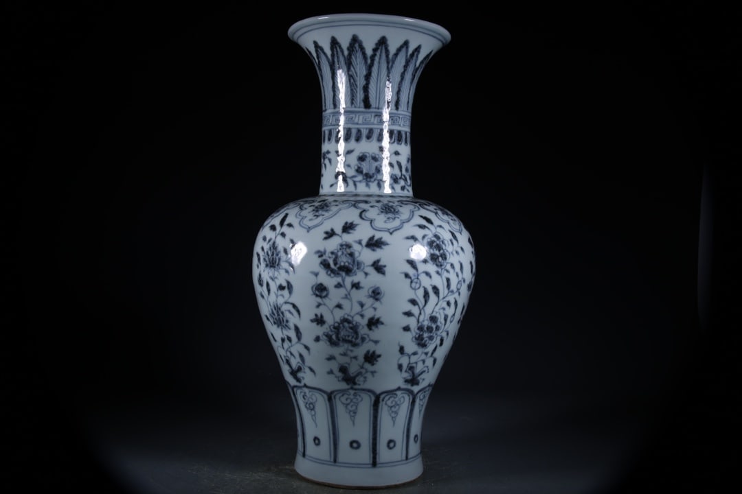 Blue and White Flower Pattern Vase - 4