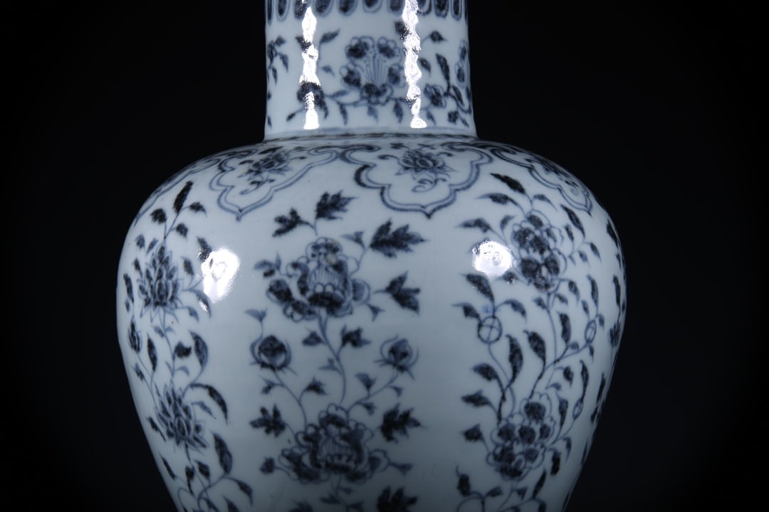 Blue and White Flower Pattern Vase - 5