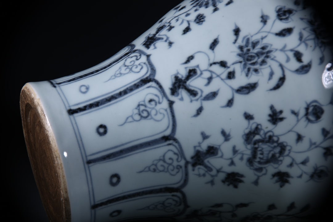 Blue and White Flower Pattern Vase - 8