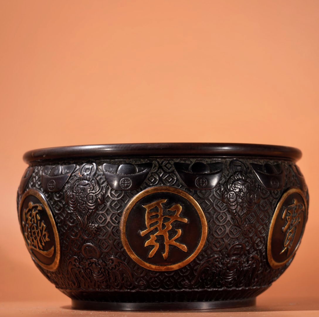A Exquisite Gilt Bronze Basin: A Exquisite Gilt Bronze Basin,Ming Dynasty, China,Size:9cmx16.4cm,Weight:2940g ??????????,????