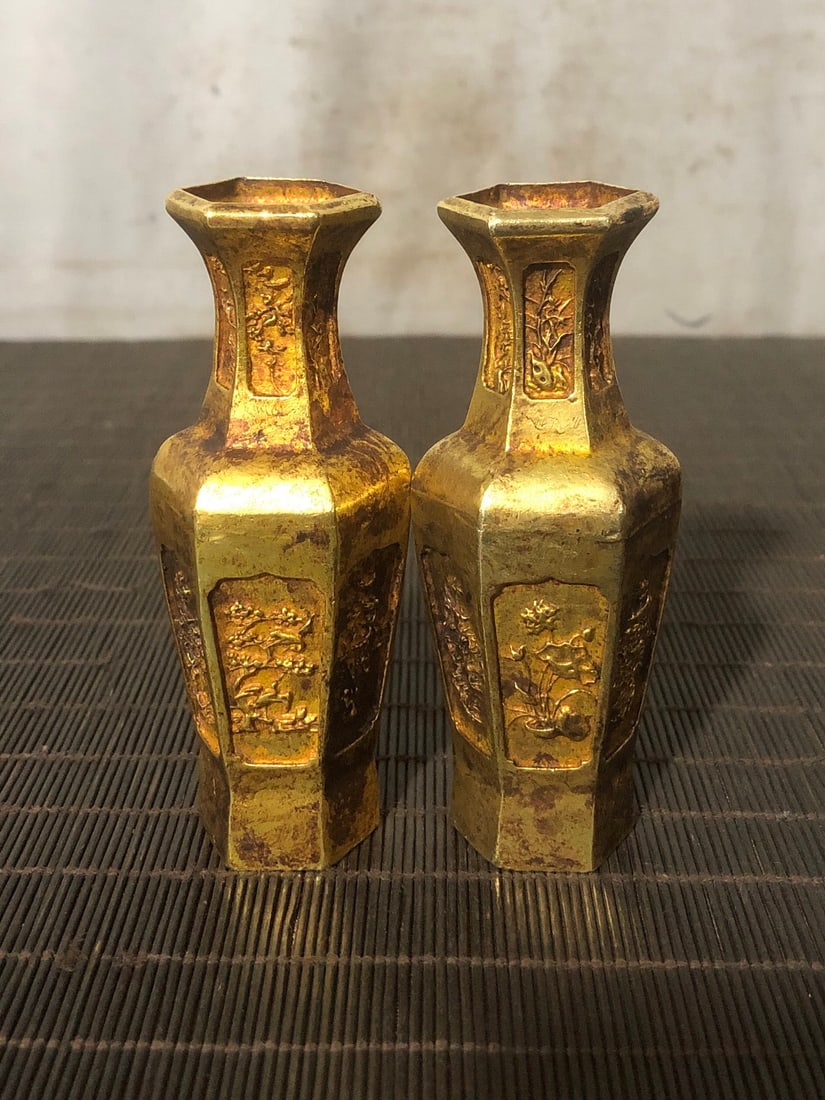 A Exquisite A pair of Gilt Bronze Vase: A Exquisite A pair of Gilt Bronze Vase,Qing Dynasty, China,Size:4cmx3.5cmx11cm,Weight:257g ????????,????
