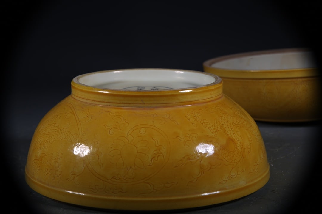 Yellow Glazed Dragon Pattern Box - 8