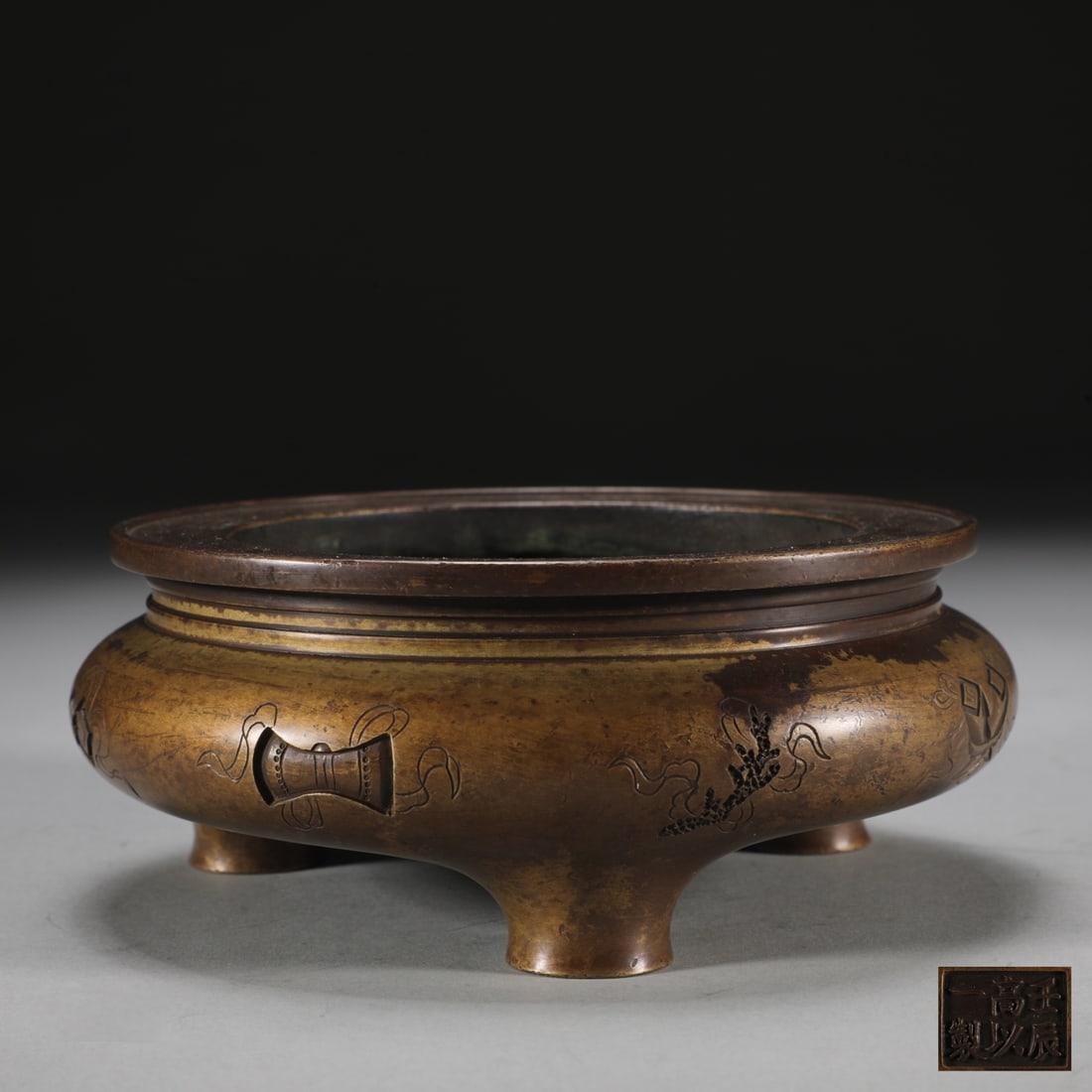 A Exquisite Coppery Eight Treasures Pattern Tripod Censer (1 of 9)