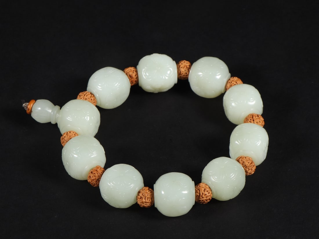 A Exquisite Hetian Jade String of Beads: A Exquisite Hetian Jade String of Beads,Qing Dynasty,China,Size:1.6cm,Weight:99g ?????,????