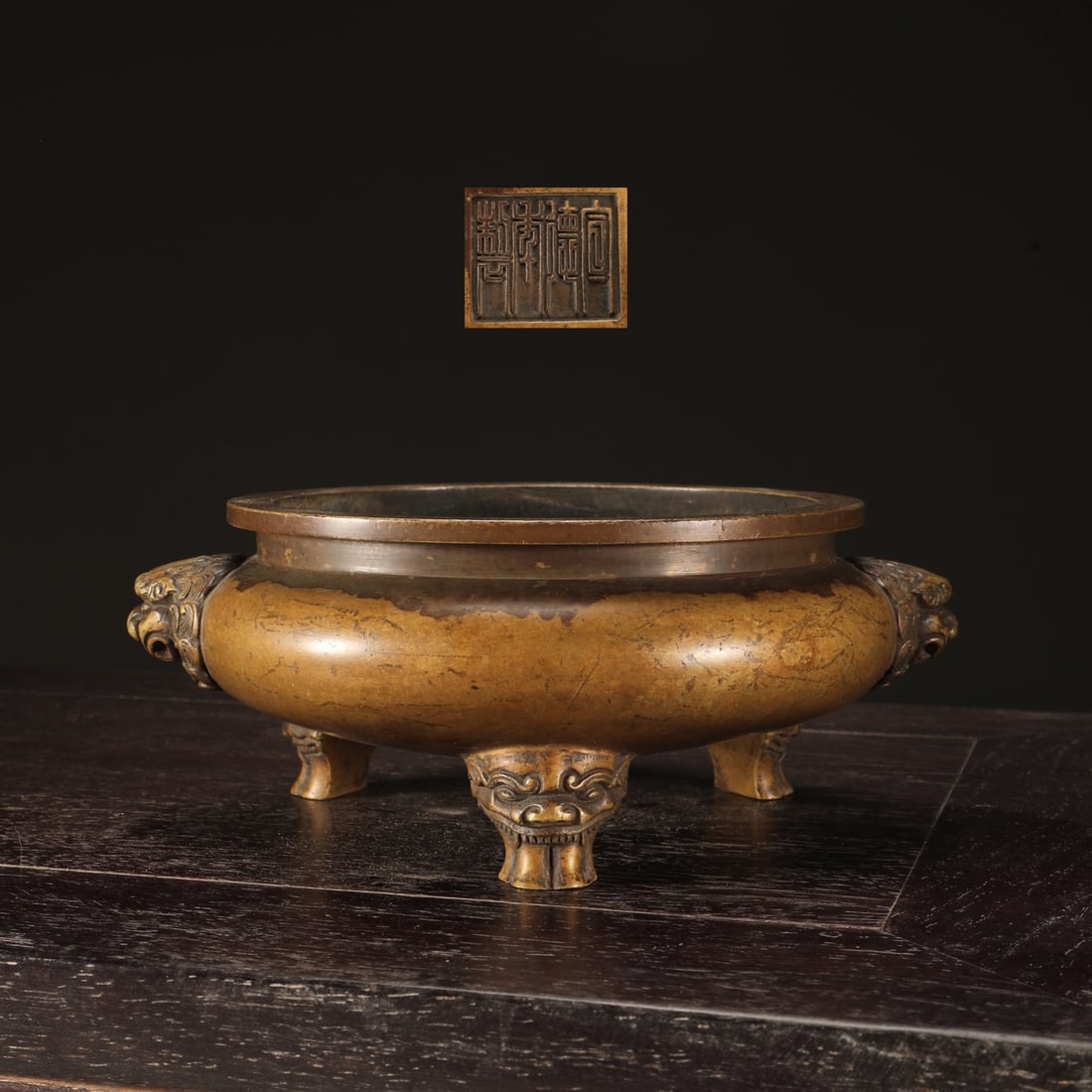 A Exquisite Coppery Beast Feet Lion-Ears Censer: A Exquisite Coppery Beast Feet Lion-Ears Censer,Ming Dynasty,China,Xuande Four-character Mark,Size:7cmx13.7cmx18.2cm,Weight:1400g ??????,????,?????