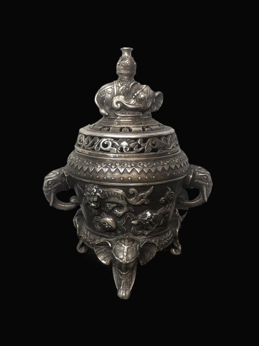 A Exquisite Silver Gilt Bronze Elephant-Ears and Tripod Censer: A Exquisite Silver Gilt Bronze Elephant-Ears and Tripod Censer,Ming Dynasty, China,Xuande Four-character Mark,Size:20.5cmx16cmx27cm,Weight:1781g ?????????,????,?????