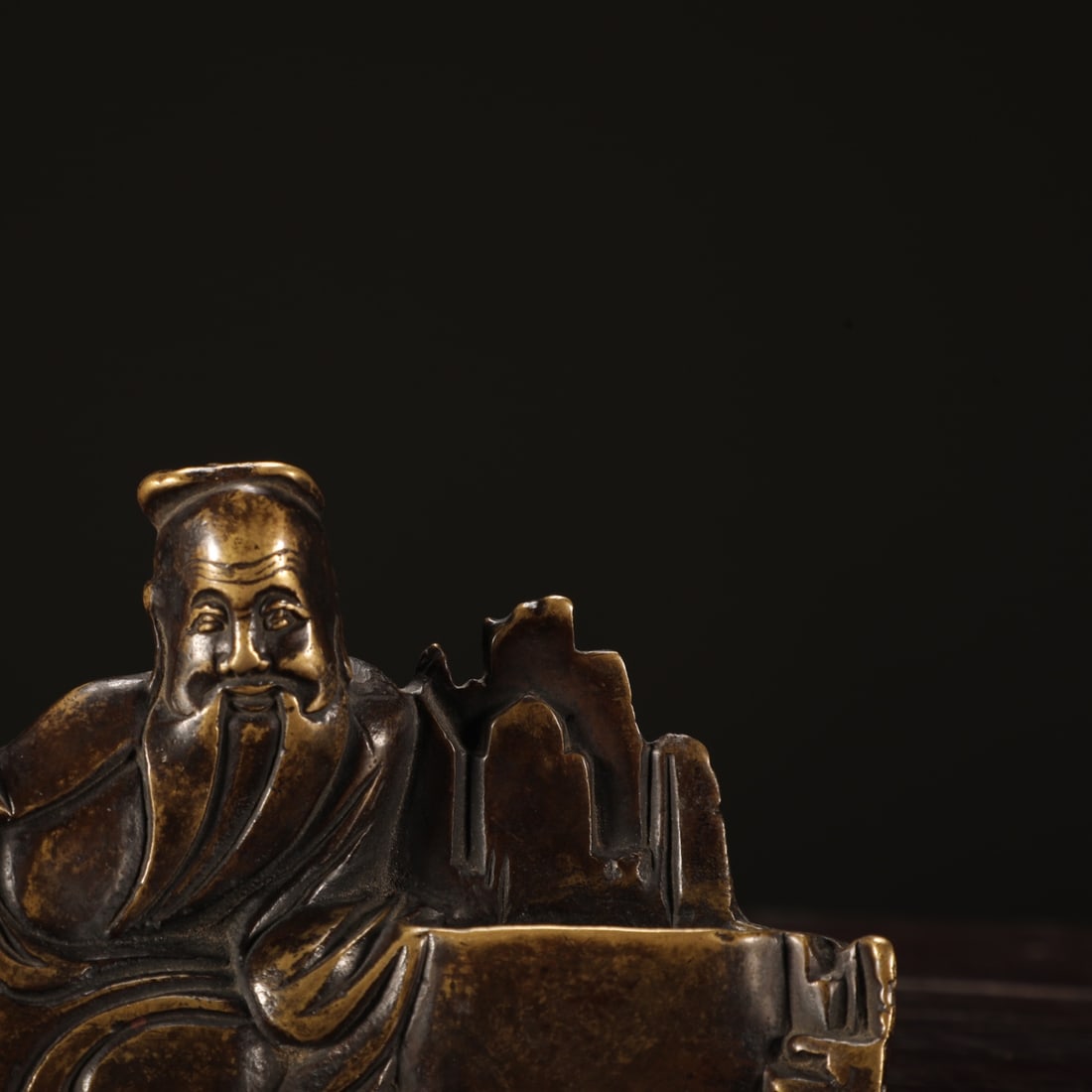 A Exquisite Coppery Figures Brush Holder - 5