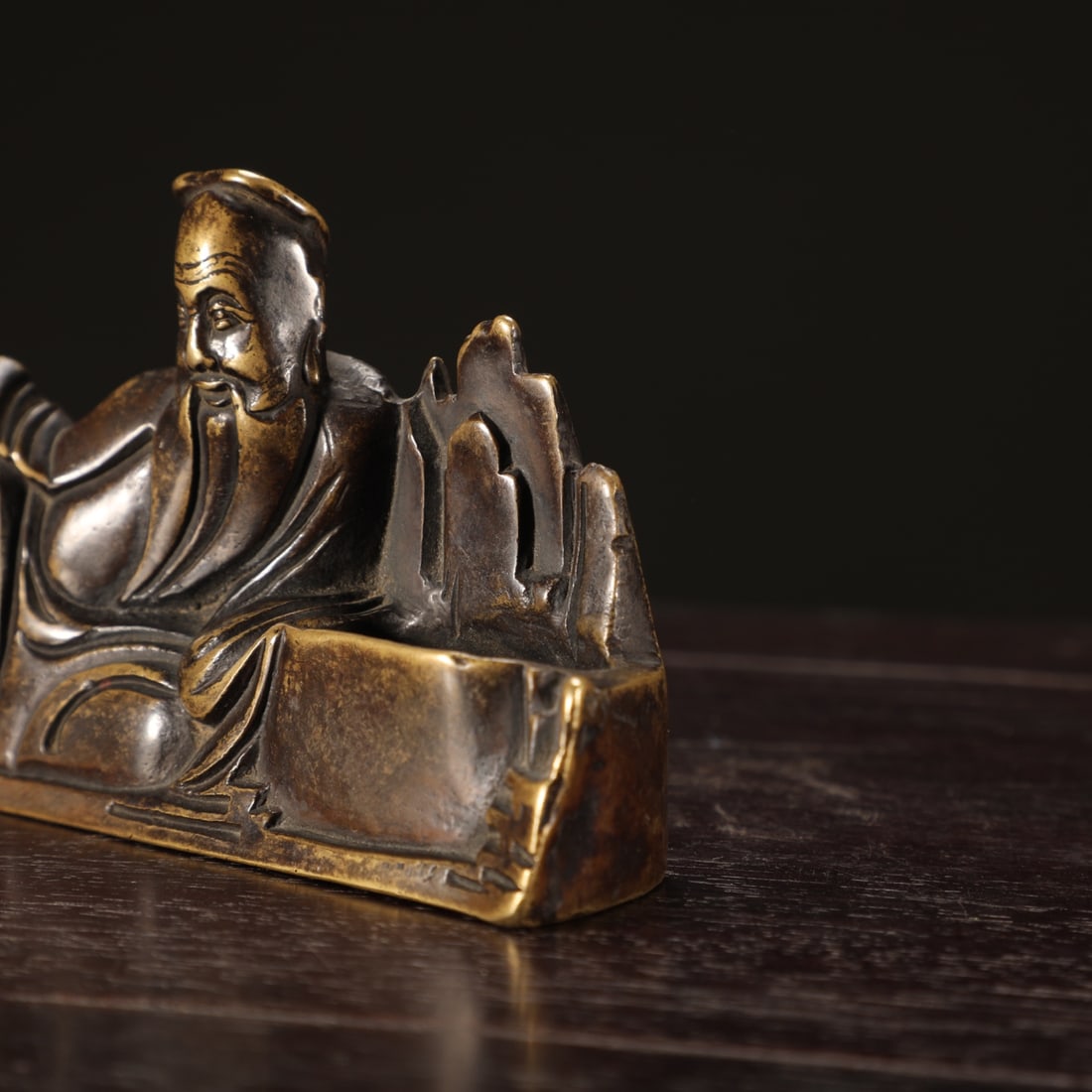 A Exquisite Coppery Figures Brush Holder - 6