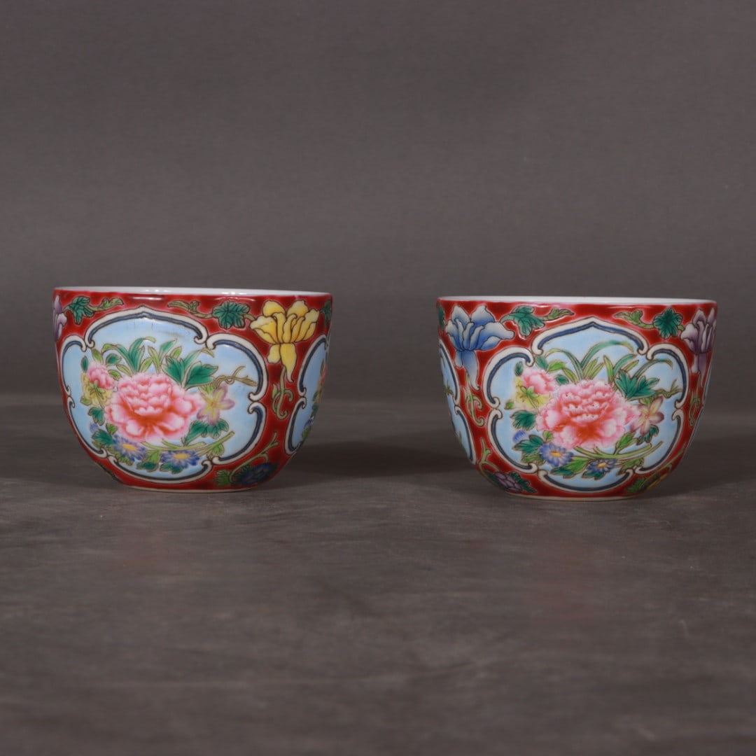 A pair of Exquisite Enamel Flower Pattern Cup: A pair of Exquisite Enamel Flower Pattern Cup,Qing Dynasty, China,Kangxi Four-character Mark,Size:5cmx6.5cmx3.5cm ????????????,????,?????