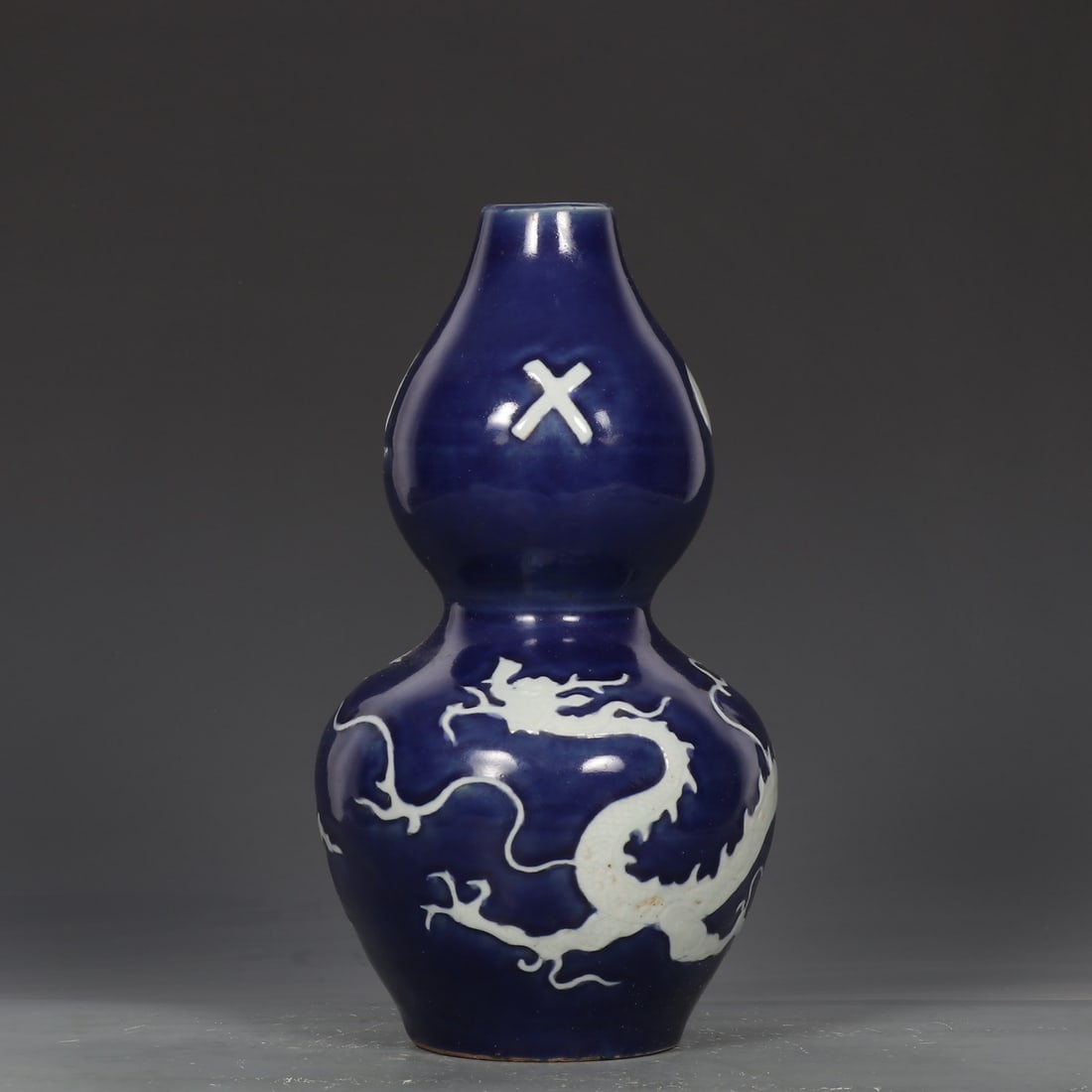A Exquisite Ji Blue Glazed Dragon Pattern Gourd Vase: A Exquisite Ji Blue Glazed Dragon Pattern Gourd Vase,Yuan Dynasty, China,Size:28.2cmx4cmx16cm ??????????,????