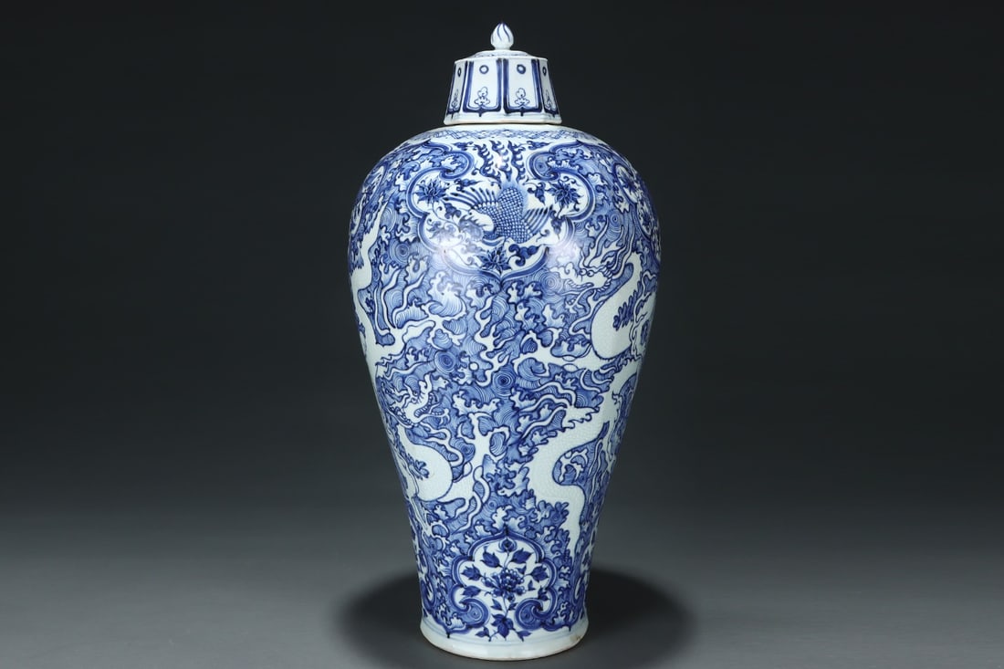 A Exquisite Blue and White Seawater Dragon Pattern Vase: A Exquisite Blue and White Seawater Dragon Pattern Vase,Yuan Dynasty, China,Size:51.5cmx26.5cm ????????,????