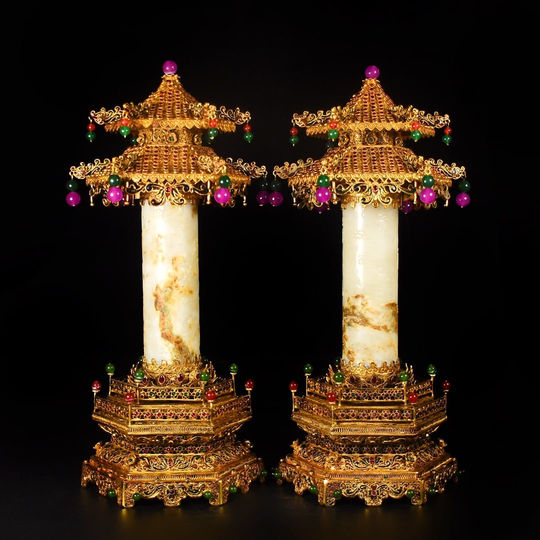 A pair of Exquisite Cloisonne Gilt Hetian Jade Ornament: A pair of Exquisite Cloisonne Gilt Hetian Jade Ornament,Qing Dynasty, China,Qianlong Four-character Mark,Size:37cmx14cm,Weight:2510g ??????????????,????,?????