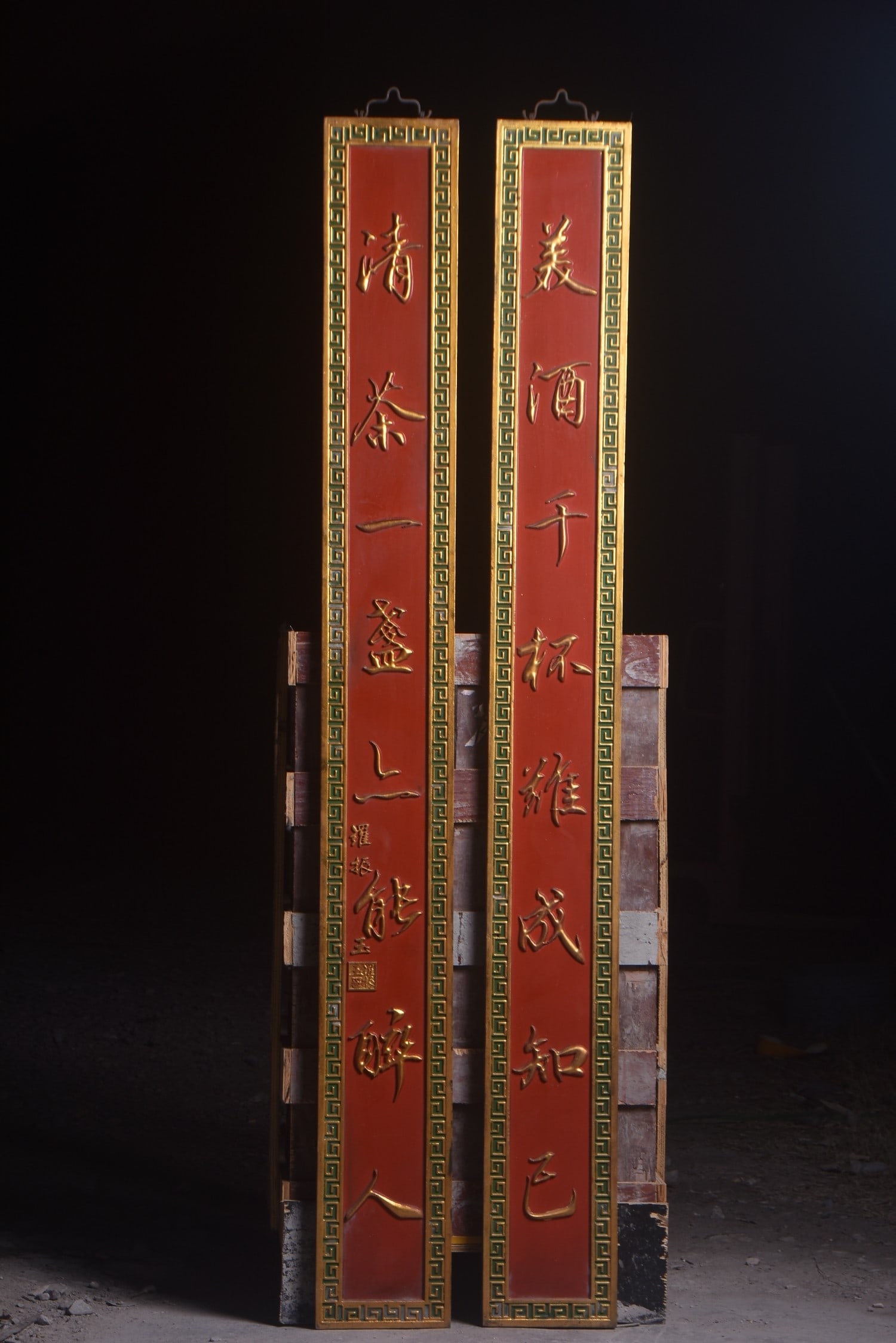 A Exquisite Luo zhen yu Mark Nanmu Couplet: A Exquisite Luo zhen yu Mark Nanmu Couplet,Qing Dynasty, China,Size:180cmx20cmx2cm ?????????,????