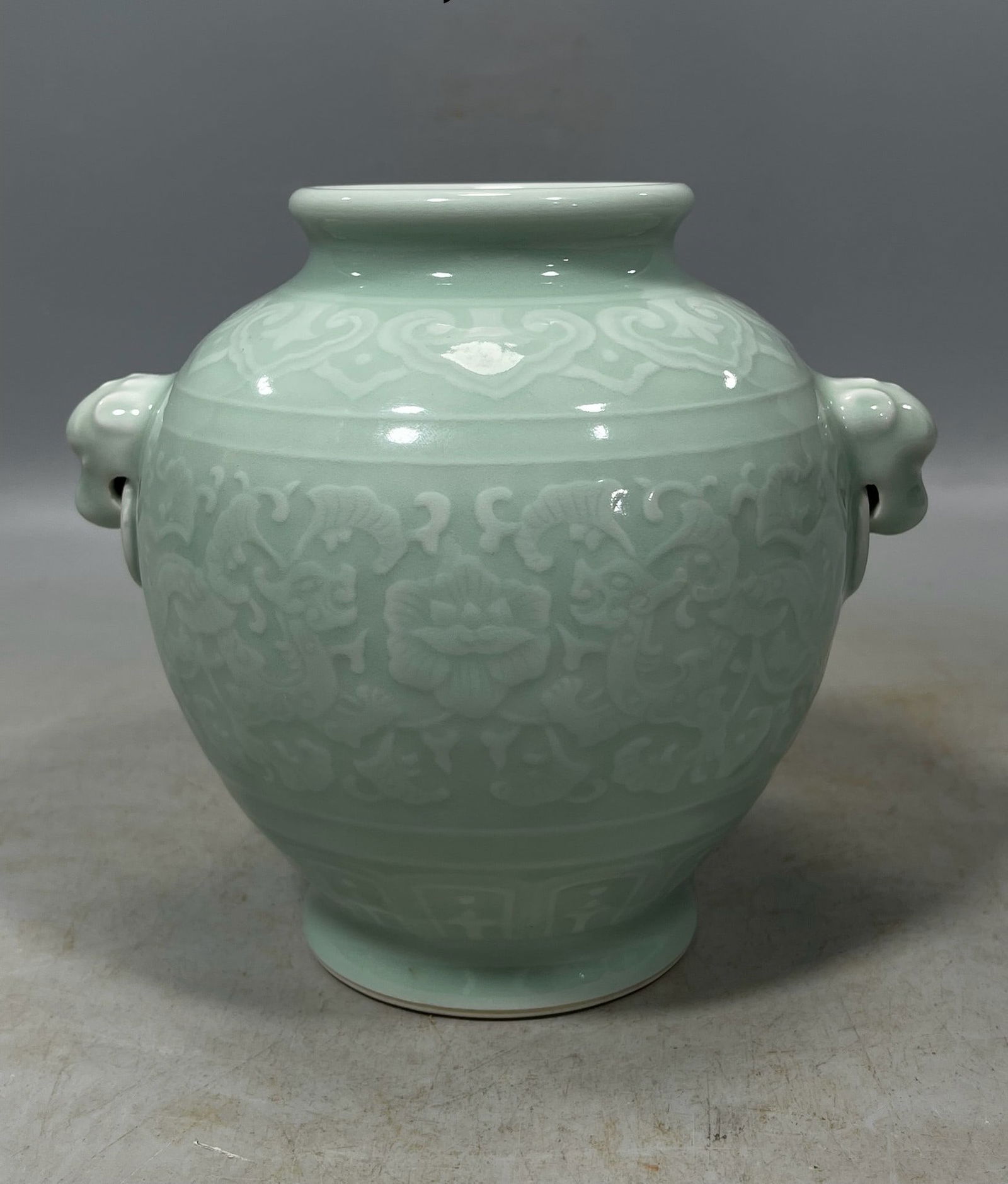 Pea-Green Glaze Lotus Pattern Vase: Pea-Green Glaze Lotus Pattern Vase,Qianlong Dynasty, China,Qianlong Six-character Mark,Size:16cmx16cm ??????????,????,?????