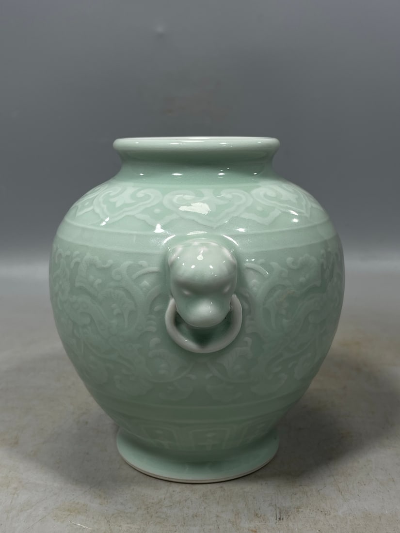Pea-Green Glaze Lotus Pattern Vase - 4