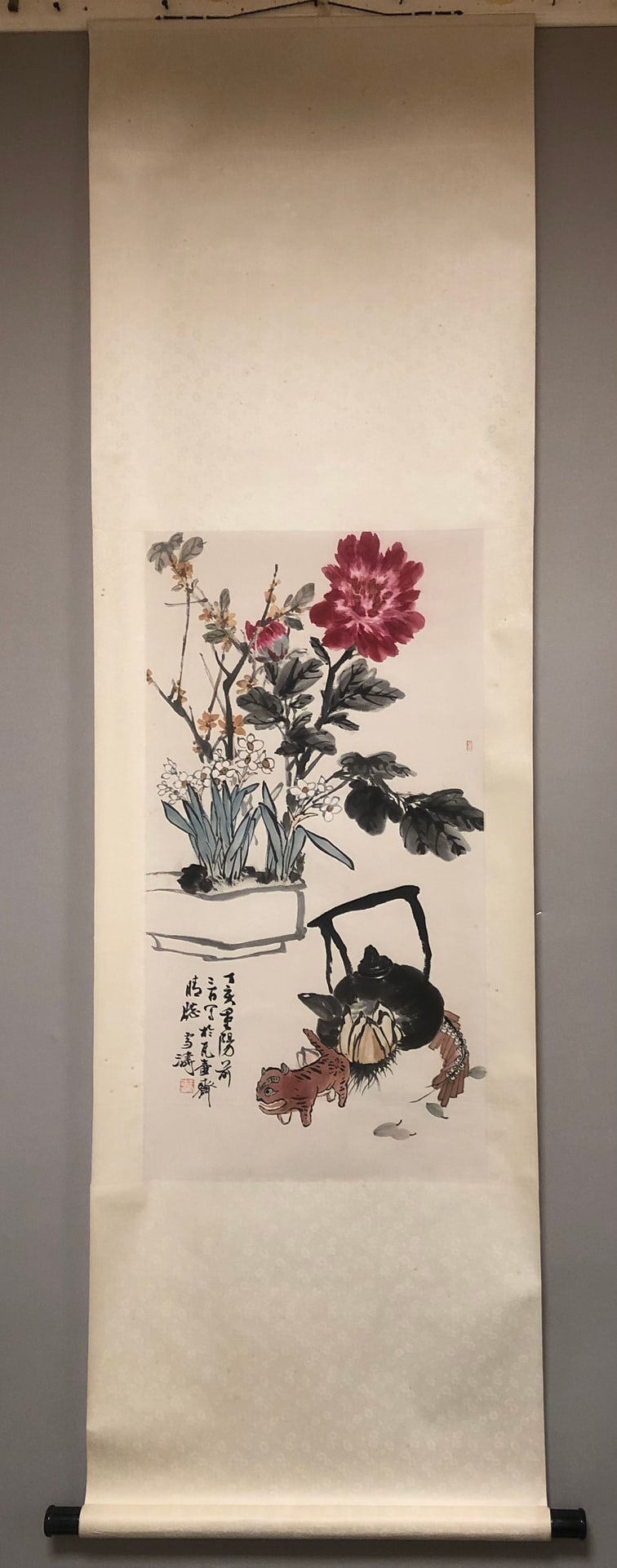 A Chinese Vertical Scroll Ink Painting of Flowers on Paper: A Chinese Vertical Scroll Ink Painting of Flowers on Paper,Modern Time of China,Wang Xuetao,Size:47cmx89cm ??????????????,???,???
